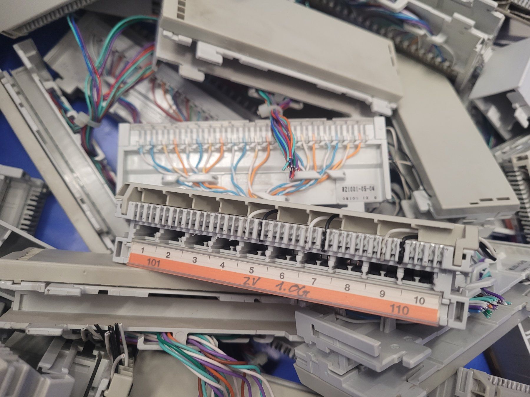 Componenti elettronici: Grosses Sortiment an gebrauchten LSA Plus Modulen – Usato da Vitznau venduto da Night-Fire 1