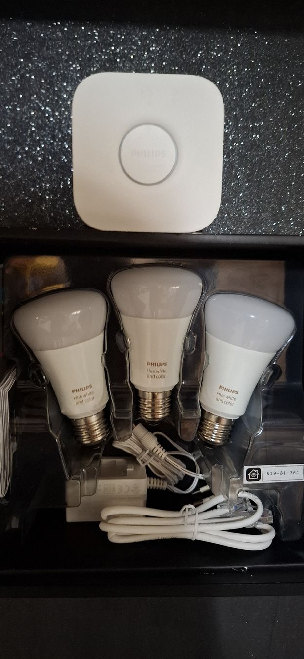 Philips Lampade: Philips Hue White & Color Starter Kit – Usato da Guntershausen venduto da Jtattoo 3