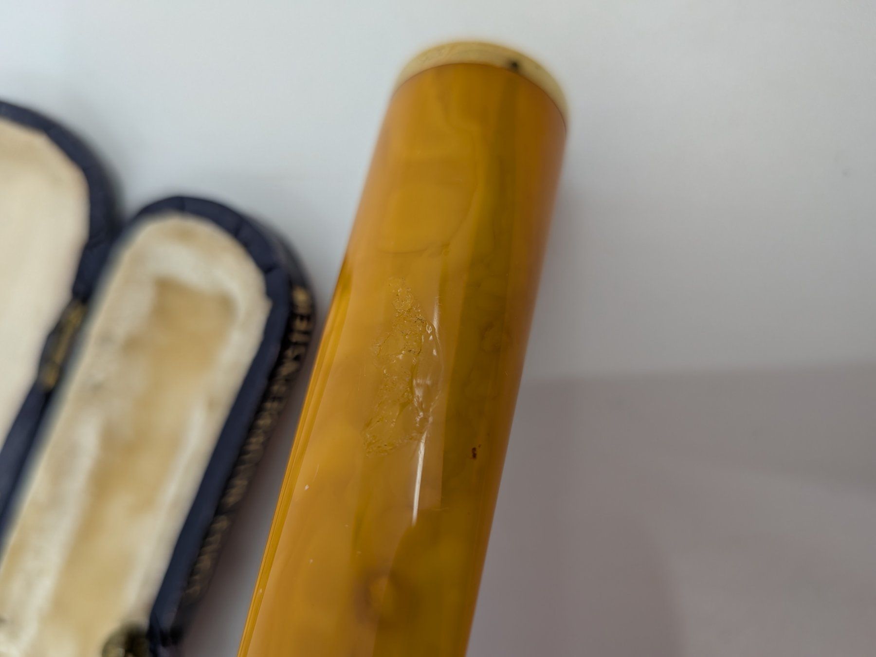 Pipe & Accessori: Antike Zigarettenspitze Bernstein mit 18 Karat Gold Ring – Usato da Emmen venduto da Brockofsky 3