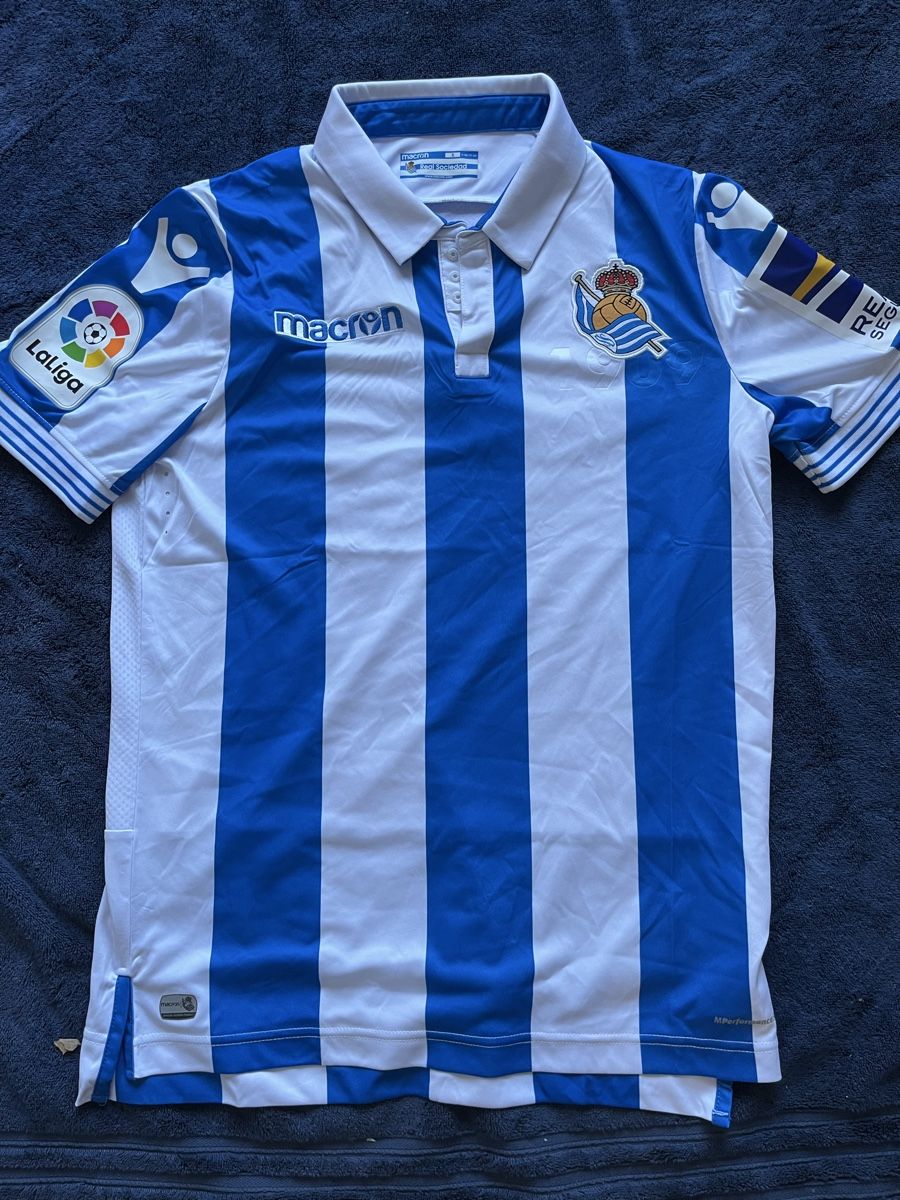 Maillots de corps & Pantalons: Maillot real sociedad  – Neuf avec emballage d'origine à Chambésy par Louwall_football