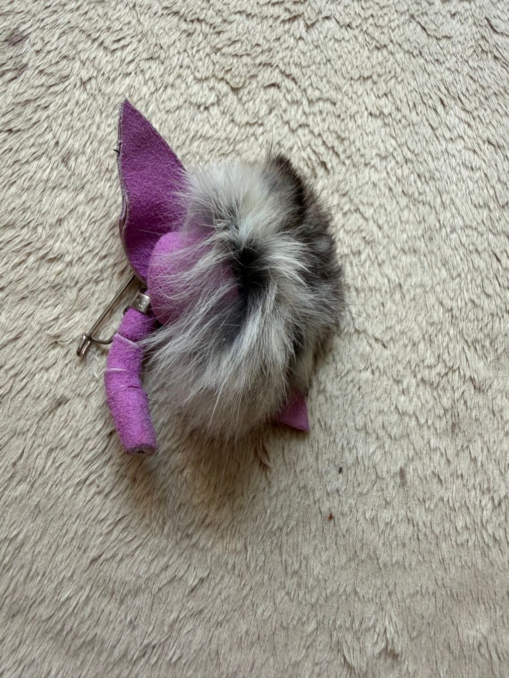Spille & Fermagli: Anstecknadel Brosche echte Lederblume, Echt Chinchilla 7cm – Usato da Kastanienbaum venduto da Muenchnerkindl1 1