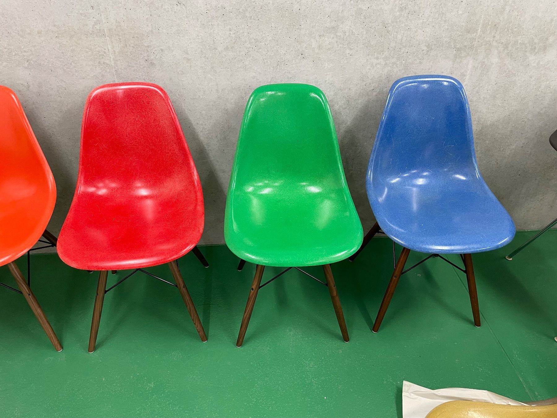 Eames Sedie: Eames Side Chair in gelb – Usato da ipsach venduto da Latigo 5