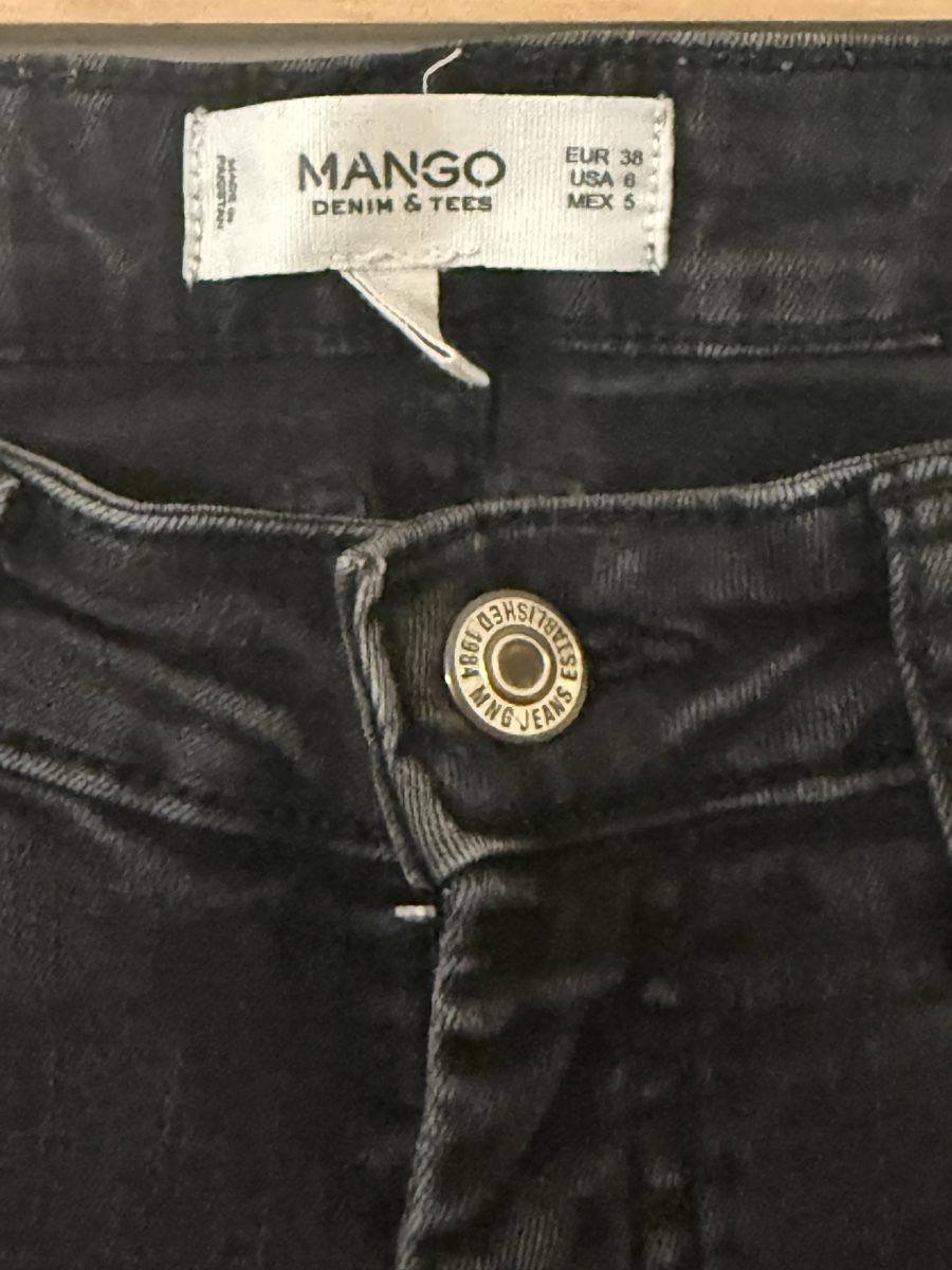 Mango Jeans: Schwarze Mango Jeans mit Rissen, Grösse 38 – Nuovo (secondo la descrizione) da Basel venduto da zukk_ 1