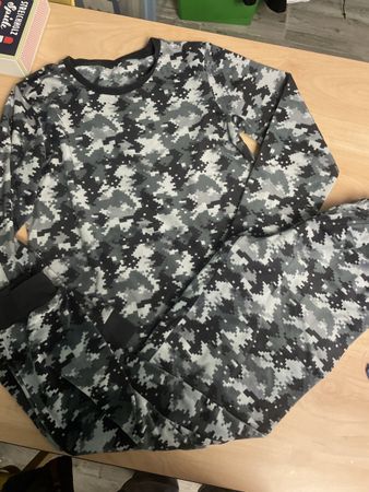 Warmer Schlafanzug, Pyjama Tarnmuster, Gr.158/164– Winter ❄️