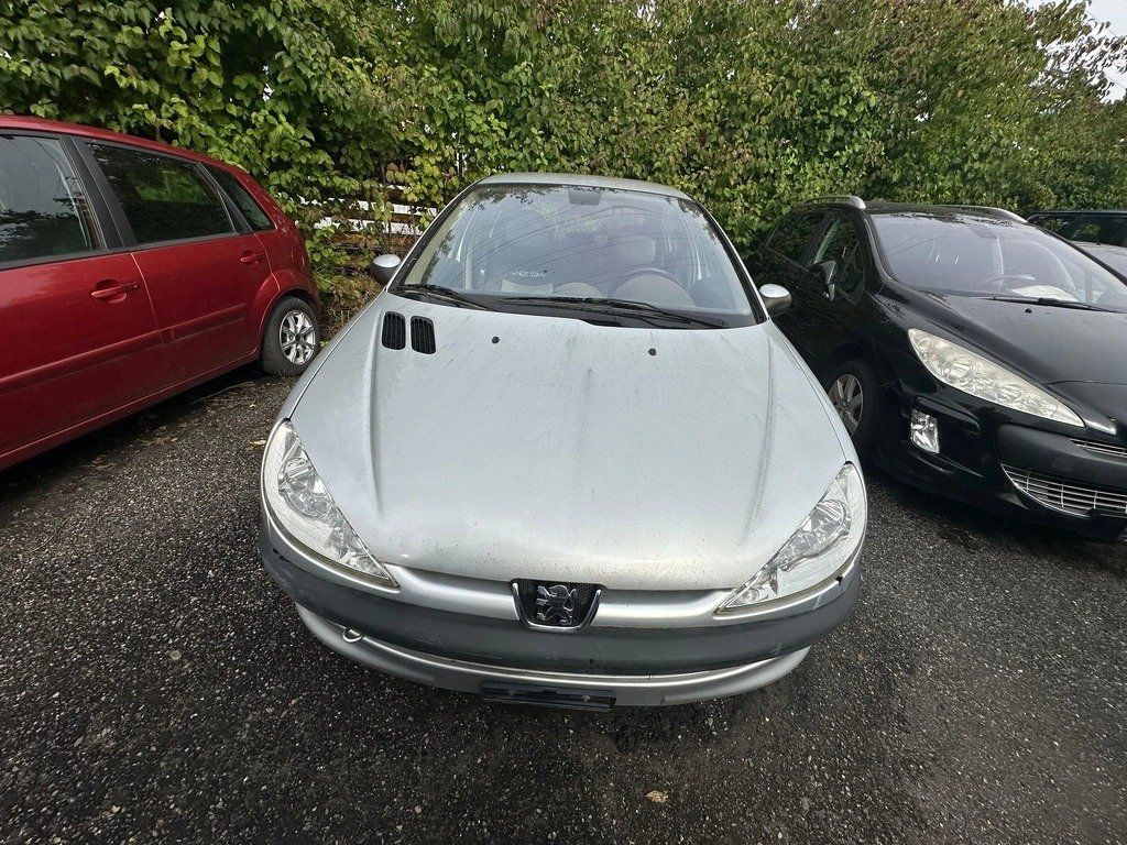 Peugeot Autos: PEUGEOT 206 1.6 16V Black&Silver – D'occasion à Oftringen par alourag