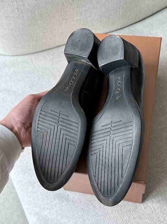 Scarpe da donna: Ecco Schwarze Leder Pumps  – Usato da Zürich venduto da YanaZam 4