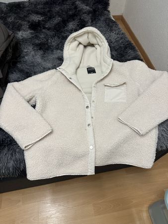 Kuschelige Teddy Jacke mit Kapuze, Grösse M, Winter-Look!