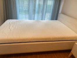 Bett und Matratze