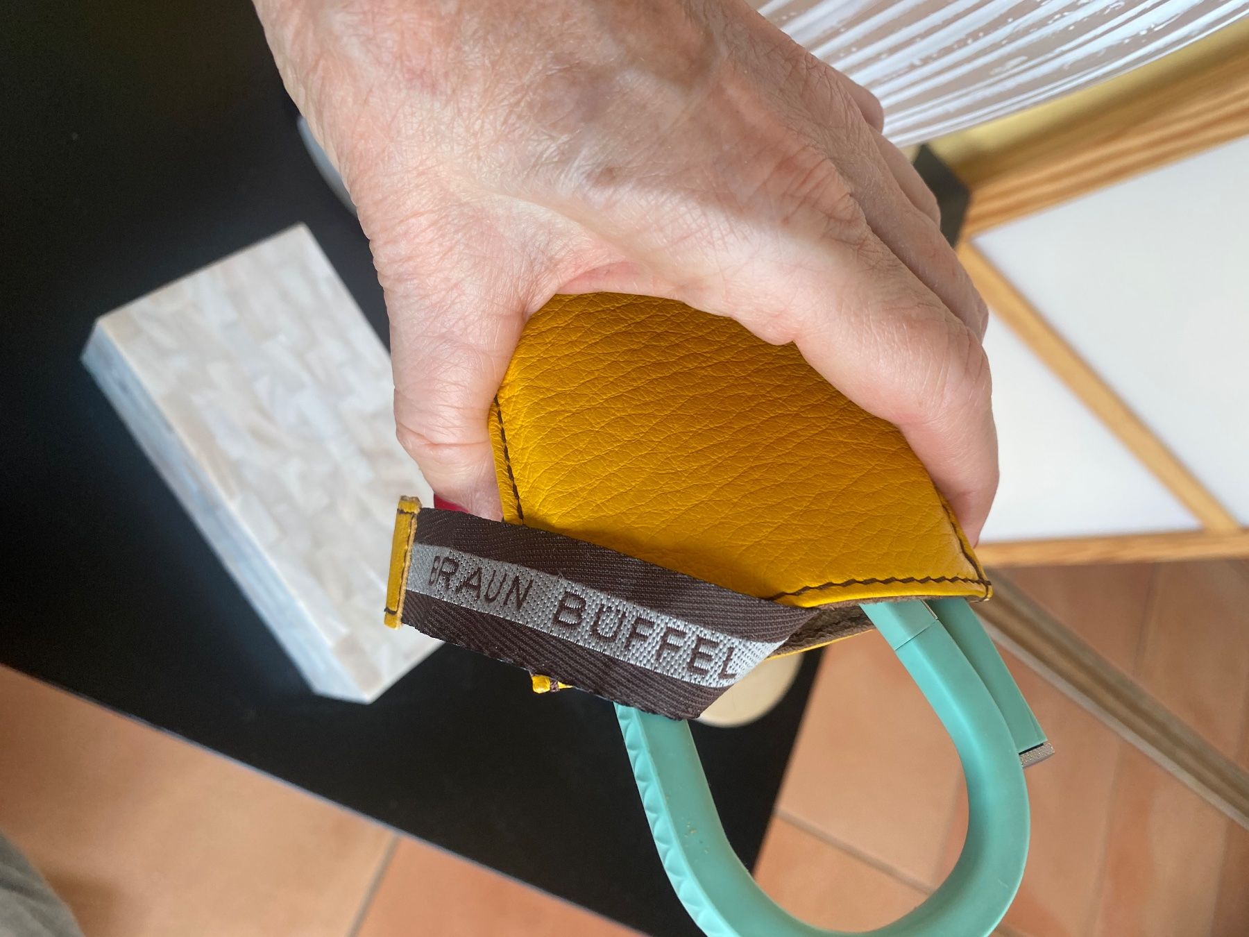 Armbänder & -reifen: Bracelet UP by Jawbone traqueur d activité – Gebraucht aus Belmont-sur-Lausanne von chu_vxf5