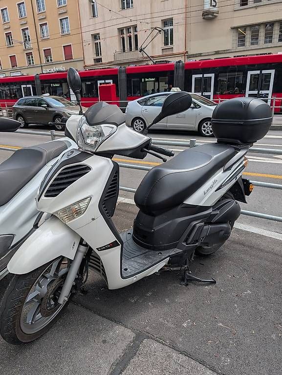 Strasse: Vengo Logik 125 mit Topbox – Gebraucht aus Bern von lin_2zyn