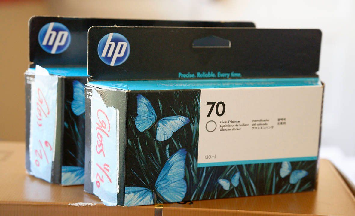 Hewlett Packard Cartucce per stampanti & toner: 2 Tintenpatronen HP70 gloss enhancer – Nuovo e nell'imballaggio originale da Bern venduto da Maccalvin