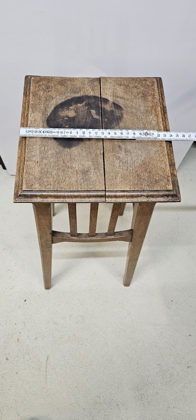 Tavoli: Table d'appoint bois 75cm haut 30cm larg état usagé – Usato da Chardonne venduto da luc_8nlz 2