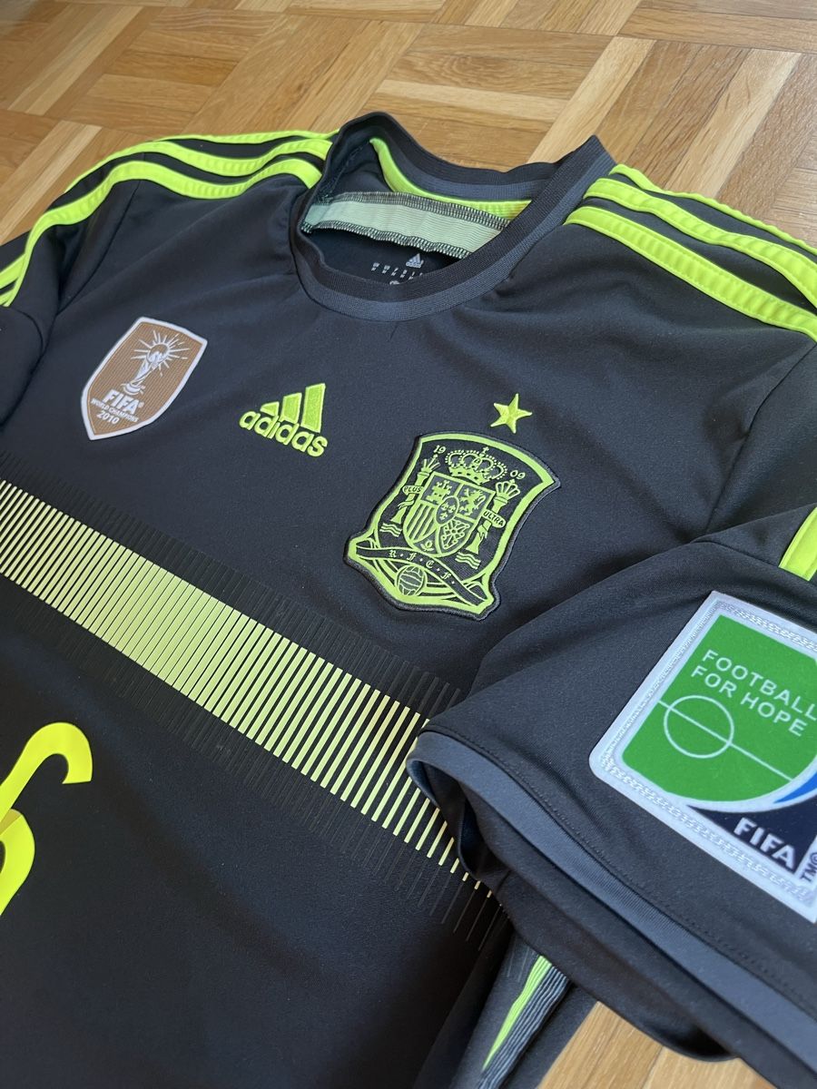 Adidas Canottiere & Pantaloni: Original Iniesta Spanien 2014 Trikot M – Usato da Burgdorf venduto da Shirtsy 3