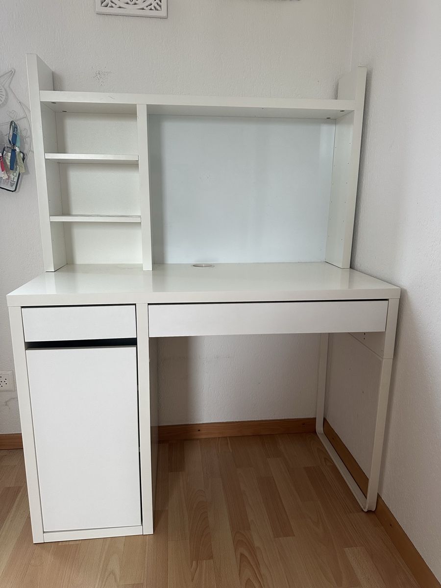 Scrivanie: Schreibtisch IKEA MICKE – Usato da Zufikon venduto da tam_gfx6