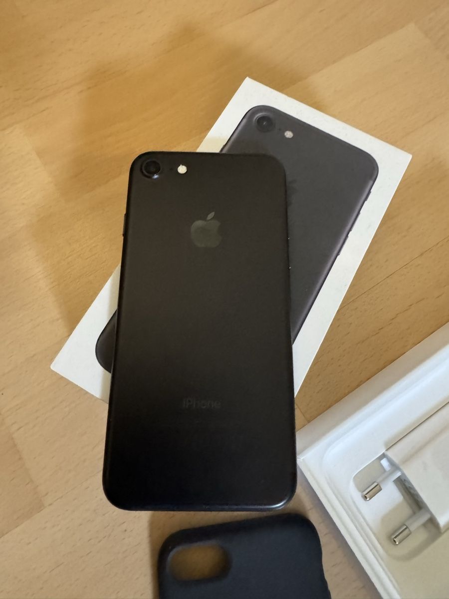 Apple Telefoni cellulari / Smartphones: Neuvertige iPhone 7 128gb Black – Usato da Uznach venduto da enrico06 4
