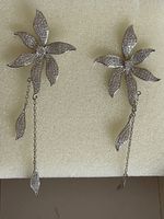 Silberohrringe mit Zirkonias - Blumen