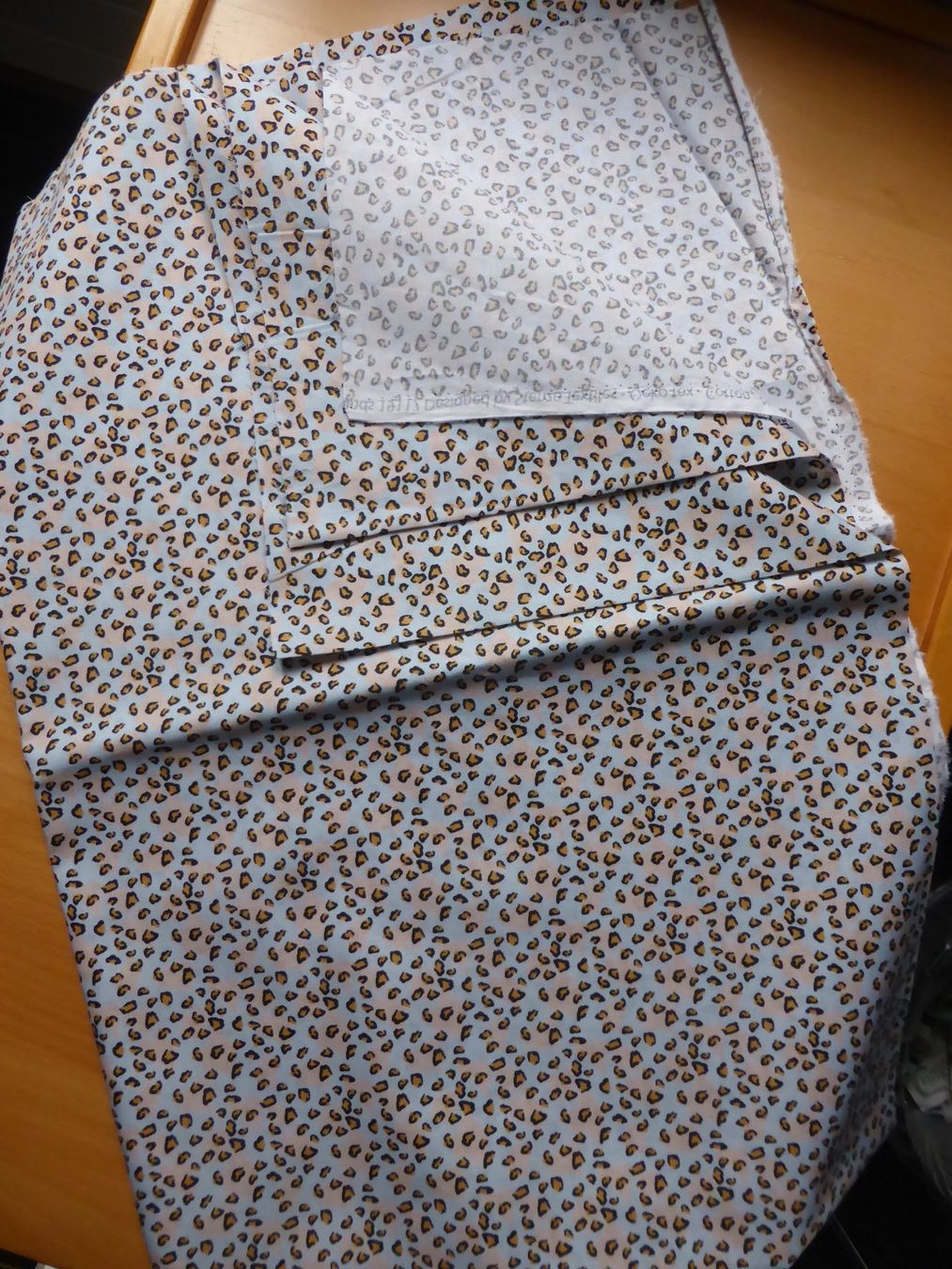 Stoffe: Patchwork -BW Leoparden Muster blau-braun - 55 x 70 cm – Neu (gemäss Beschreibung) aus Brunnadern von