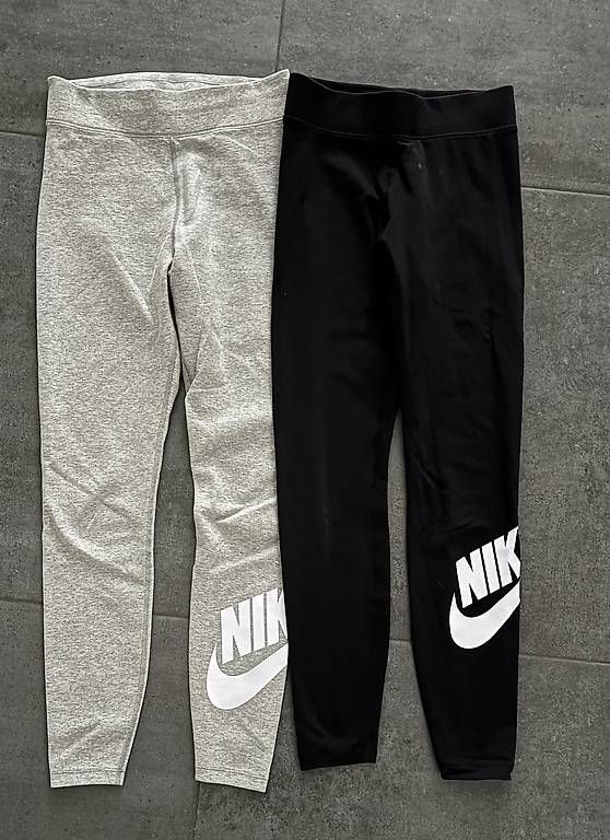 Pantaloni: Nike-Trainerhosen Damen grösse S – Usato da Zwingen venduto da Zipfel1983