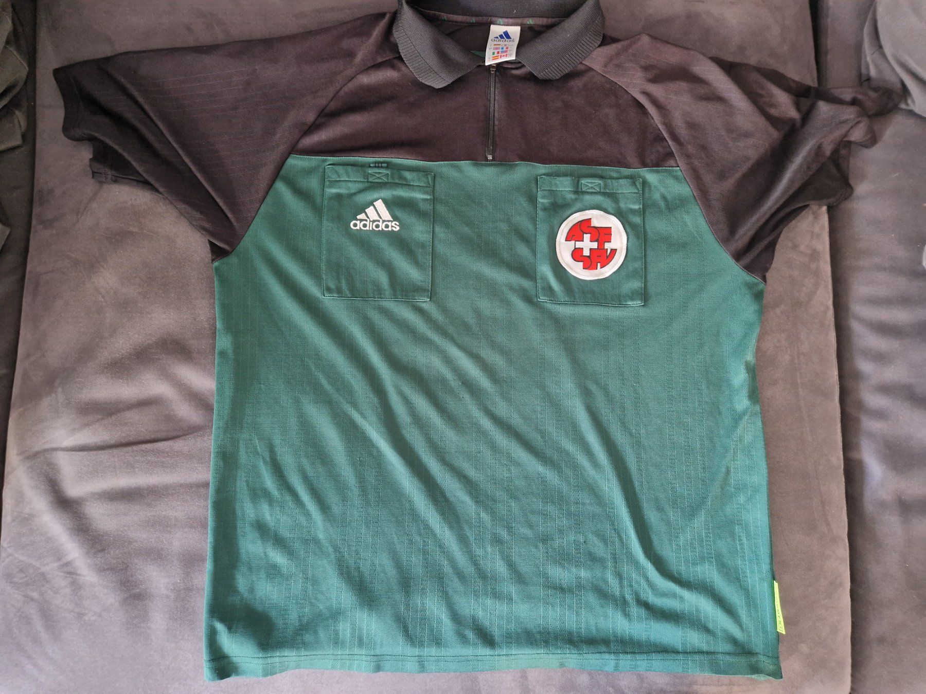 Adidas Canottiere & Pantaloni: Maillot arbitre de football – Usato da Villars-sur-Glâne venduto da Mark_988