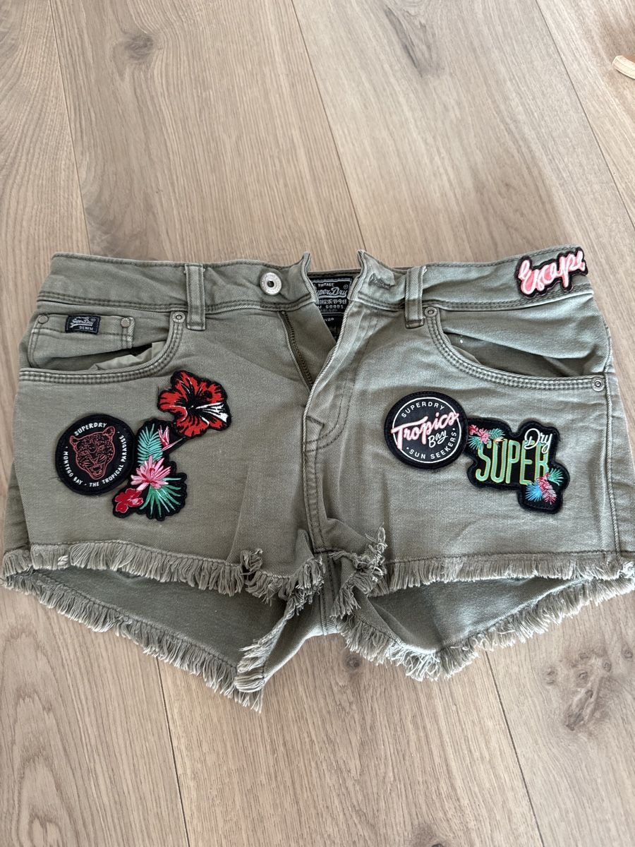 Superdry Jeans: Superdry Shorts – D'occasion à Küttigen par evelineh04