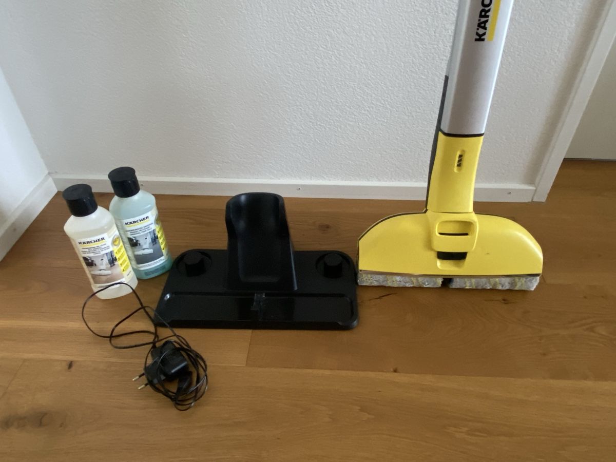 Kärcher Tutte le macchine: Kärcher Elektrischer Wischmopp EWM 2 – Usato da Nänikon venduto da Clodim 2