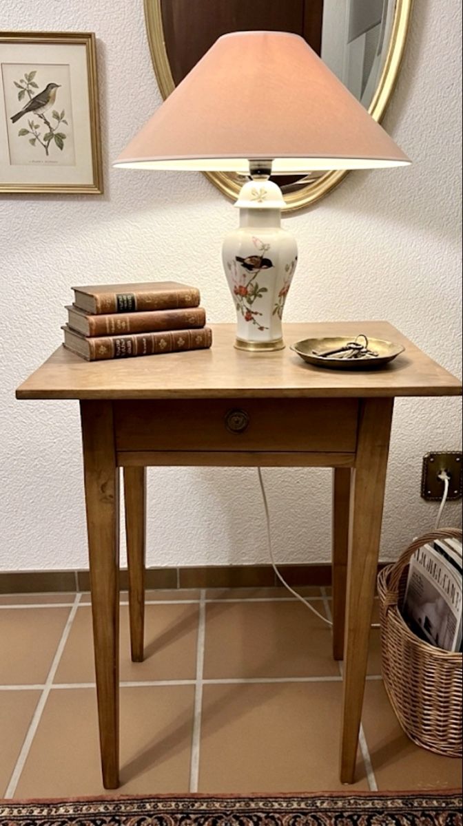 Tavoli: Antiker Tisch mit Schublade Holz – Usato da Bern venduto da Ricardolini