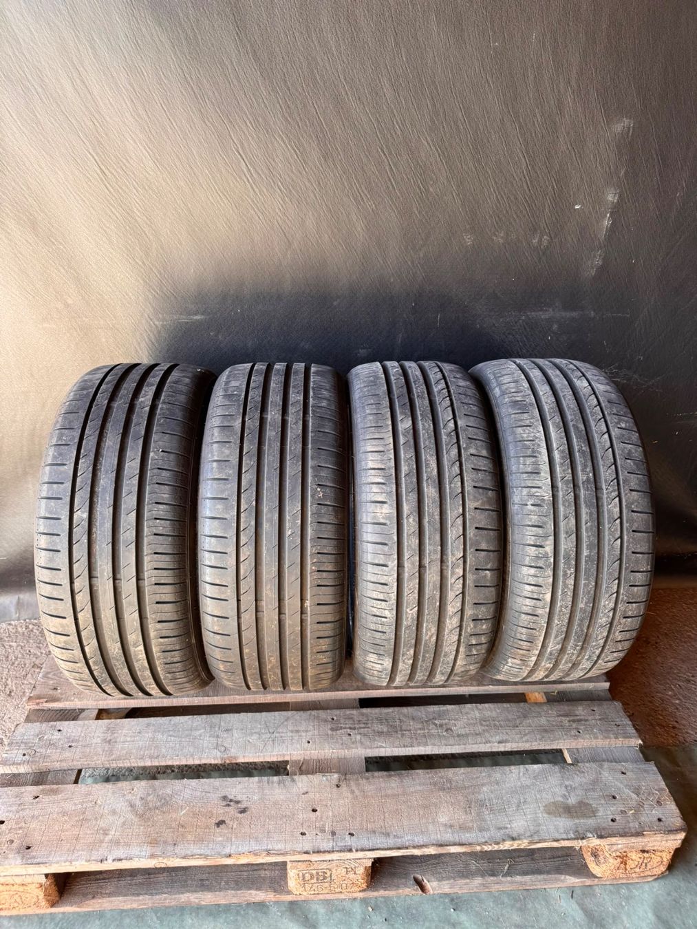 Pneumatici & Ruote complete: Sommerreifen 235/35 R19 – Usato da Flawil venduto da ruz_9nzy