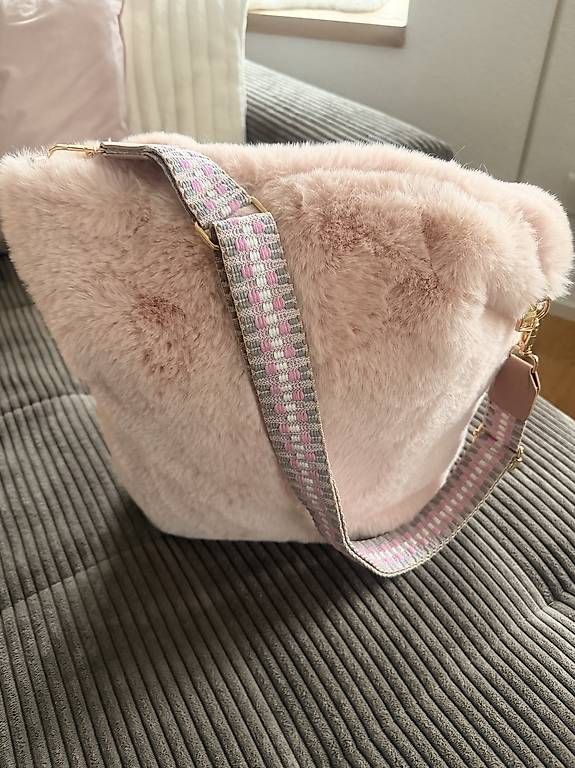 Borse da donna: Umhängetäsche Fell in rosa – Nuovo e nell'imballaggio originale da St. Gallen venduto da Pendejo6674 1
