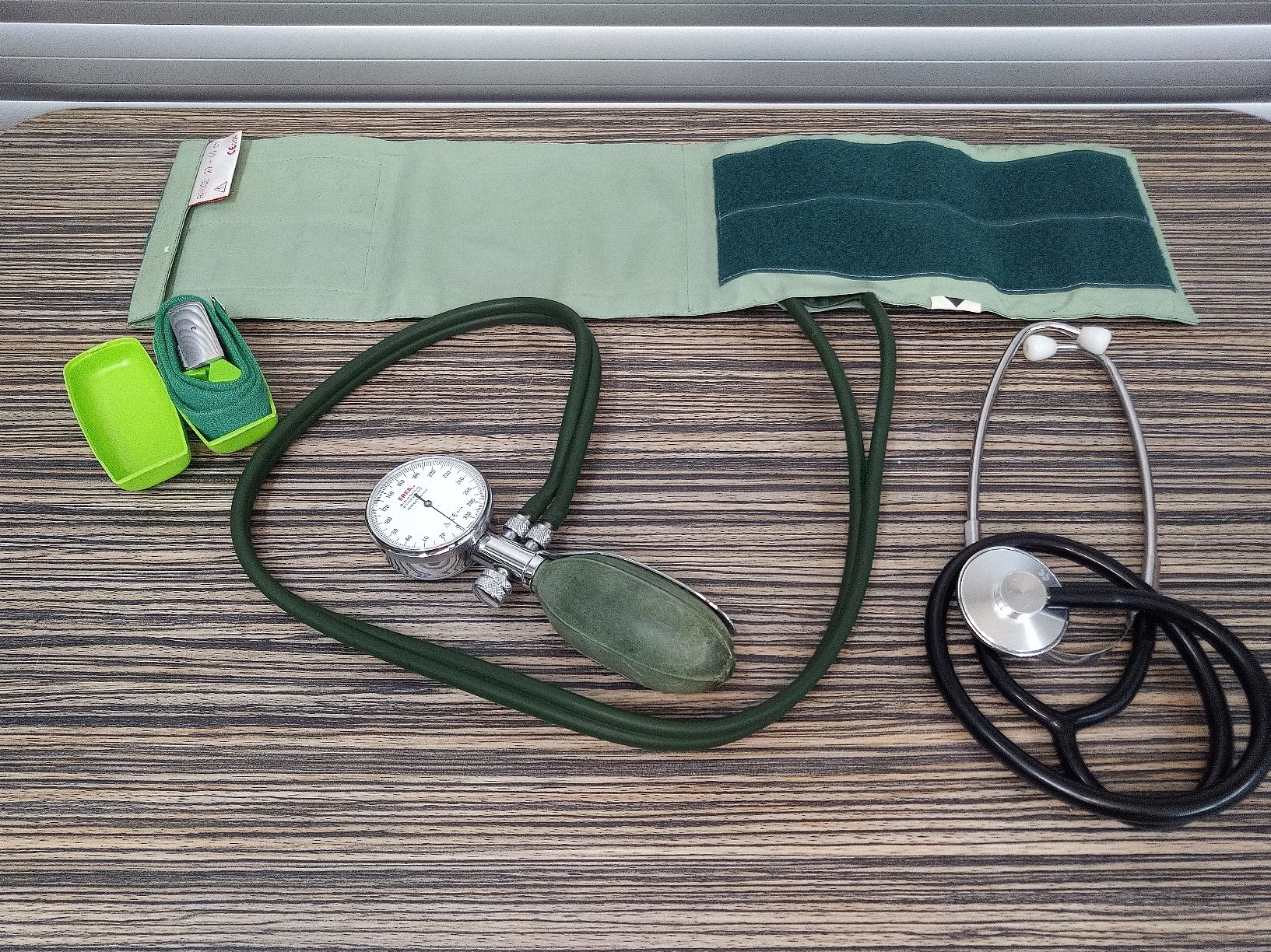 Attrezzature mediche: Blutdruckmessgerät Erka mit Stethoskop – Usato da Reiden venduto da Zofi-Brocki