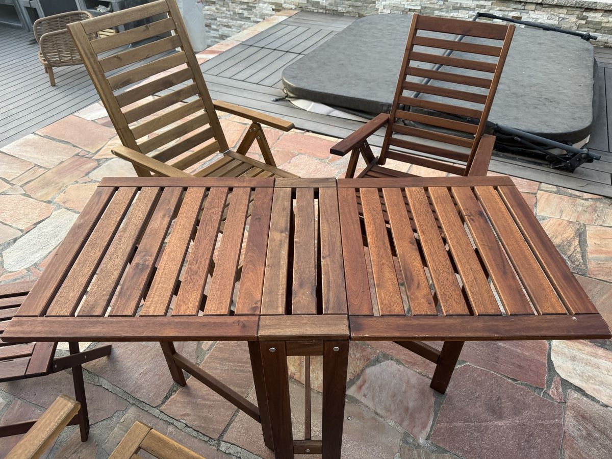 Set di tavolo e panche: Ensemble de jardin IKEA ÄPPLARÖ – 3 chaises + table + table – Usato da Luins venduto da Okobler 1