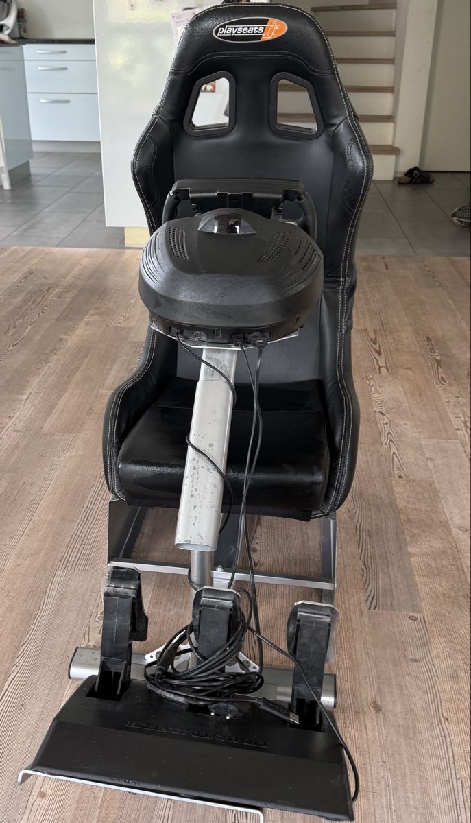 PC: Thrustmaster Ferrari Racing Lenkrad/Playseat /Pedale – Usato da Langnau i. E. venduto da Blacky690 3