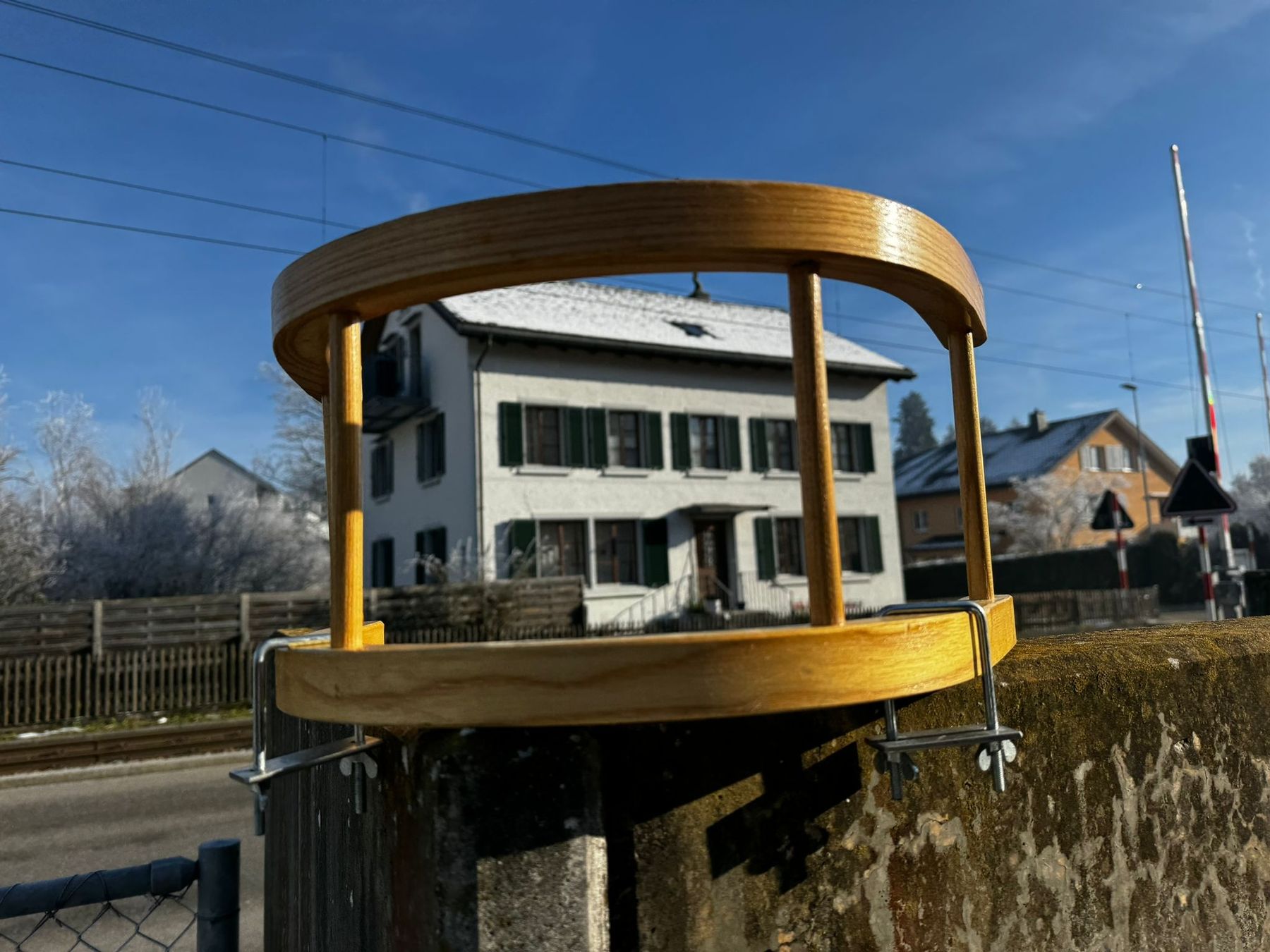 Schlitteln: Holzkindersitz Schlitten – Gebraucht aus Egg b. Zürich von Brocki_Insel_Egg 1