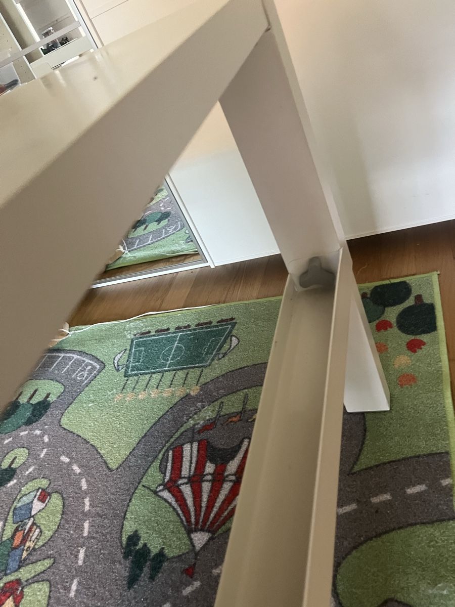 Ikea Scrivanie: Ikea Kindertisch PAHL – Usato da Pfäffikon SZ venduto da Marroni22 1