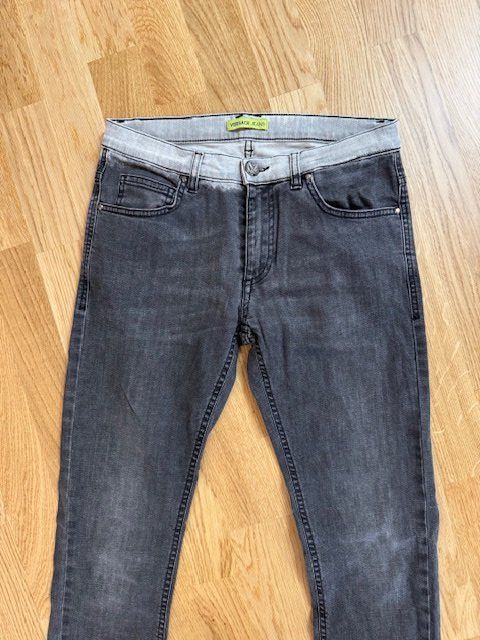 Versace Jeans: Versace Herren Jeans Gr.28 – Usato da Wabern venduto da MagdalenaWabern 1