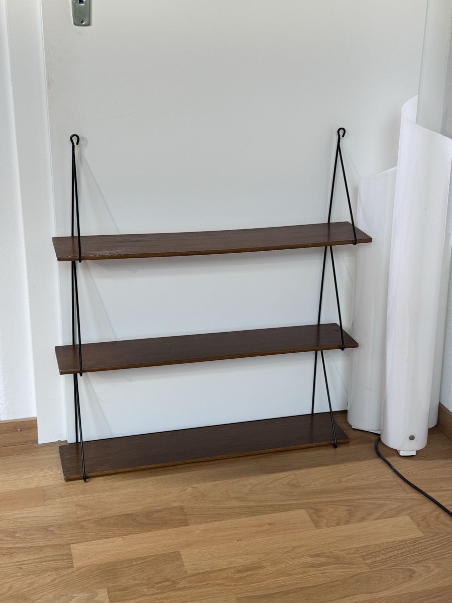 Regale: Vintage Stringregal mit Holzbretter 70er Design – Gebraucht aus Luzern von dannaddannad 1