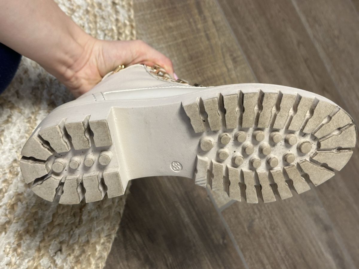Dosenbach Chaussures femmes: Schnürstiefel beige  – D'occasion à Winterthur par ClosetFindsCH 5