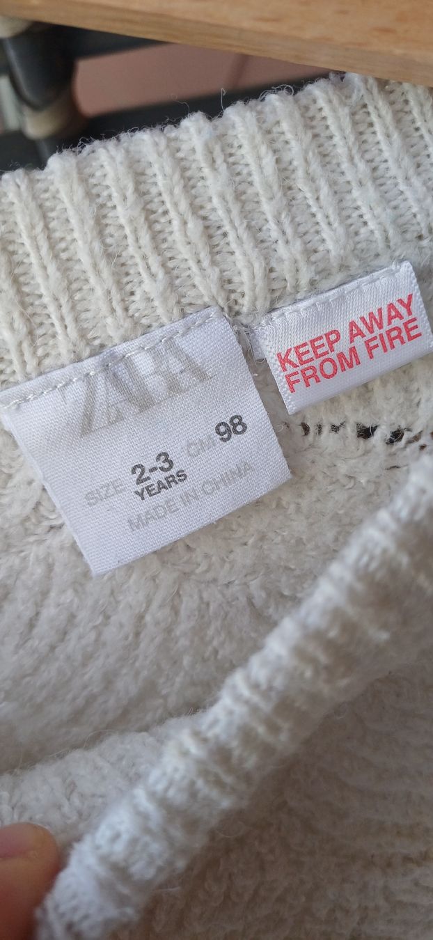 Zara Maglioni & Felpe: Madchen Pullover Zara weiss Lochmuster  – Usato da Riniken venduto da Lessy- 2