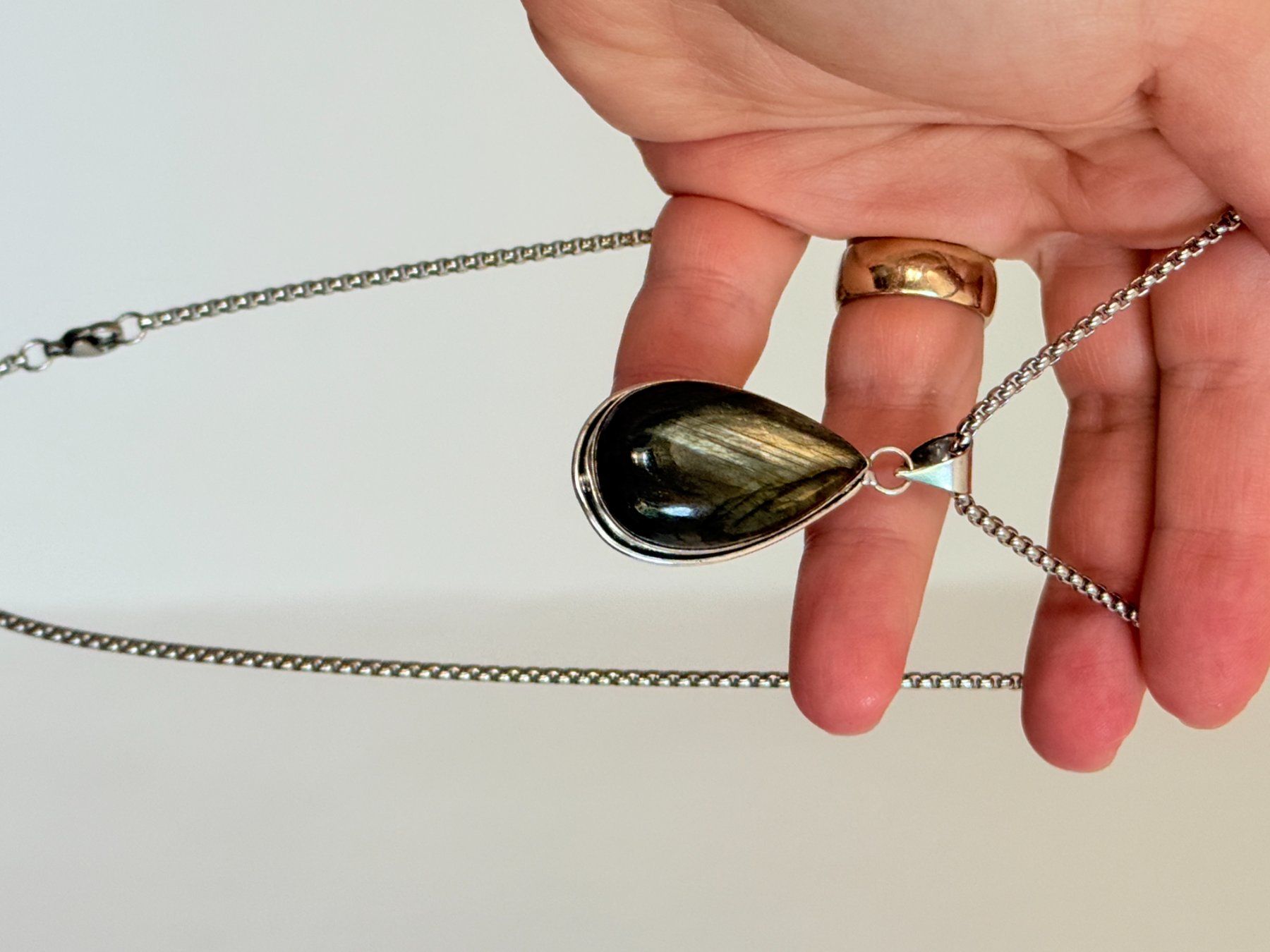 Catenine: Collier vintage avec pendentif pierre Labradorite – Nuovo e nell'imballaggio originale da Genève venduto da AWWA 5