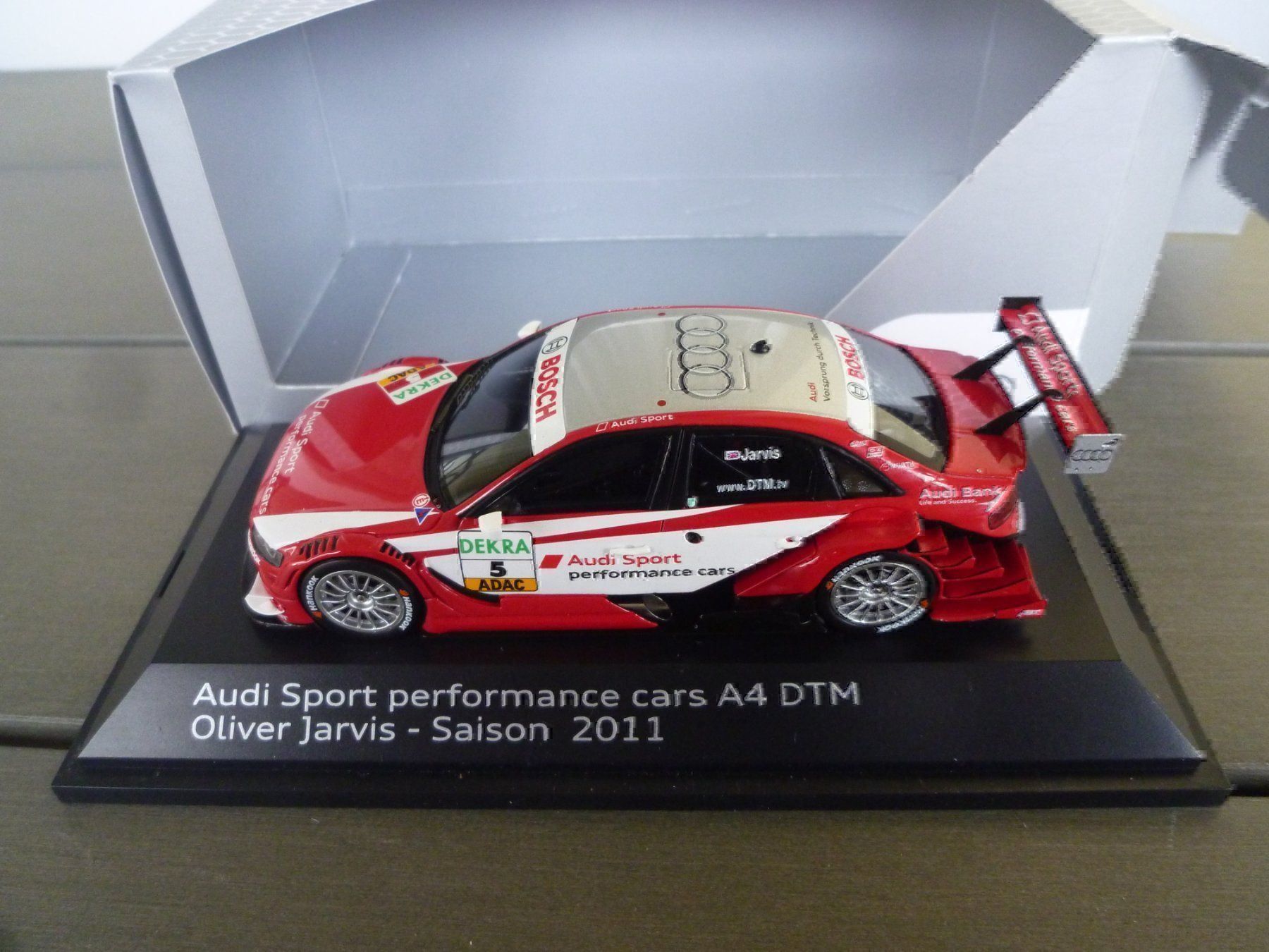 Audi Modellini d'auto: Audi A4 (DTM 2011) – Nuovo e nell'imballaggio originale da Flawil venduto da Imperiosud 1