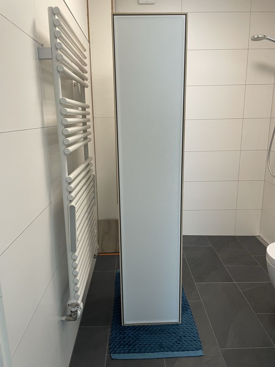 Armadi: Alterne Elena Plus Badschrank NEU – Nuovo (secondo la descrizione) da Uttwil venduto da Mirabellablau