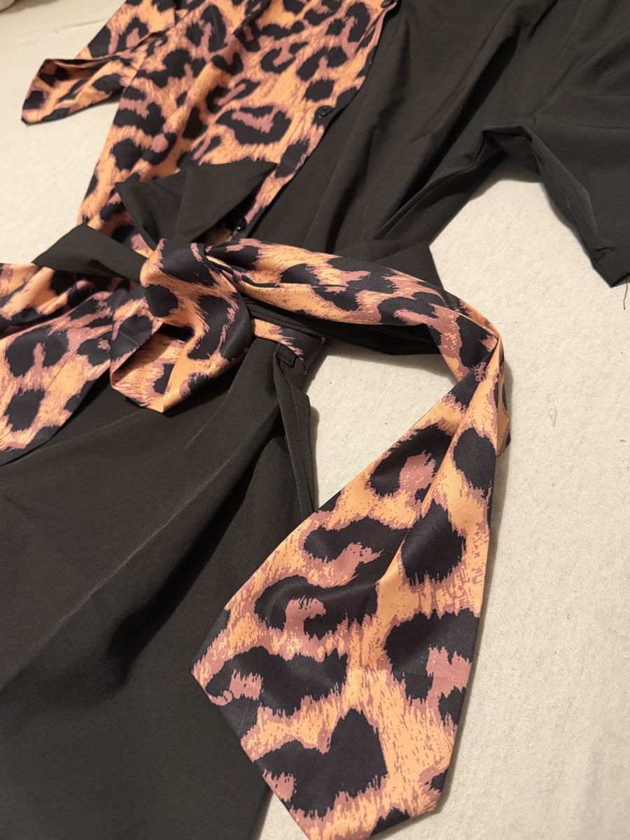 Camicette: Chemise noire et léopard - Tendance ,taille M – Nuovo (secondo la descrizione) da La Chaux-de-Fonds venduto da Sabinchenn 1