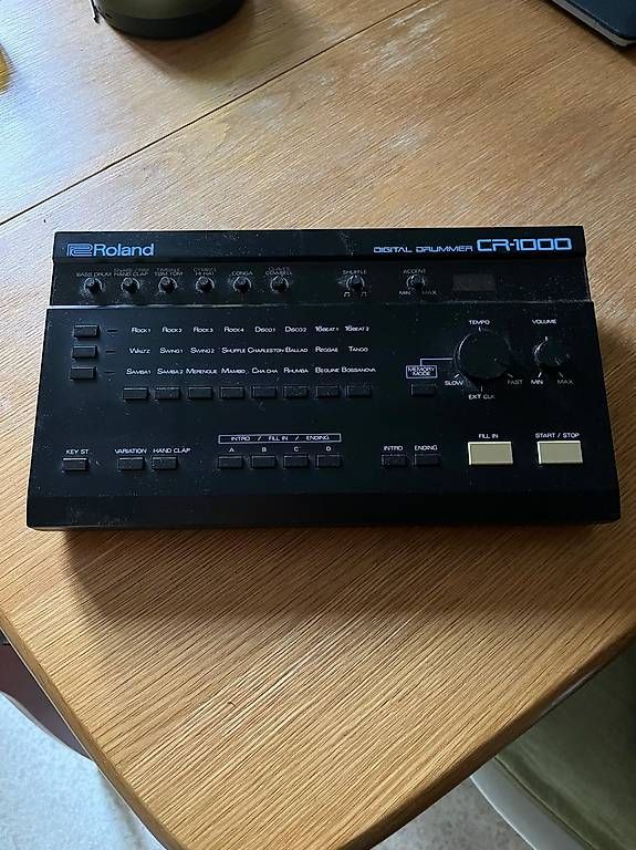 Roland Strumenti musicali: Roland CR-1000 drum machine from 1986 – Usato da Zürich venduto da LeoGd