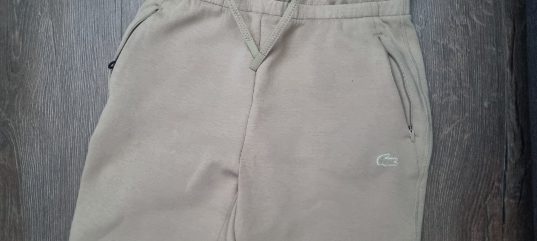 Lacoste Pantaloni: Trainerhose Lacoste Gr.34 ungetragen – Nuovo (secondo la descrizione) da Embrach venduto da Valday 1