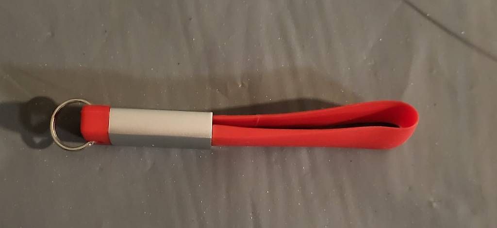 USB Sticks: Roter USB-Schlüsselanhänger – Neuf (Voir description) à Curio par mia_vb5z 1