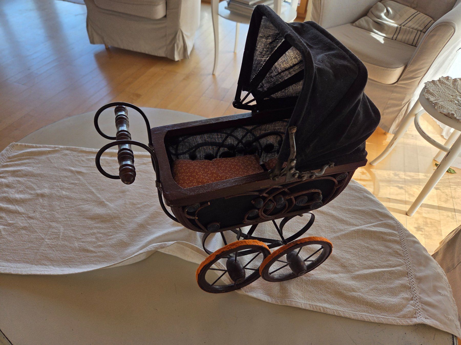 Alle Dekorationen: Kleiner alter Puppenwagen – Gebraucht aus Lostorf von Mugi_82 1