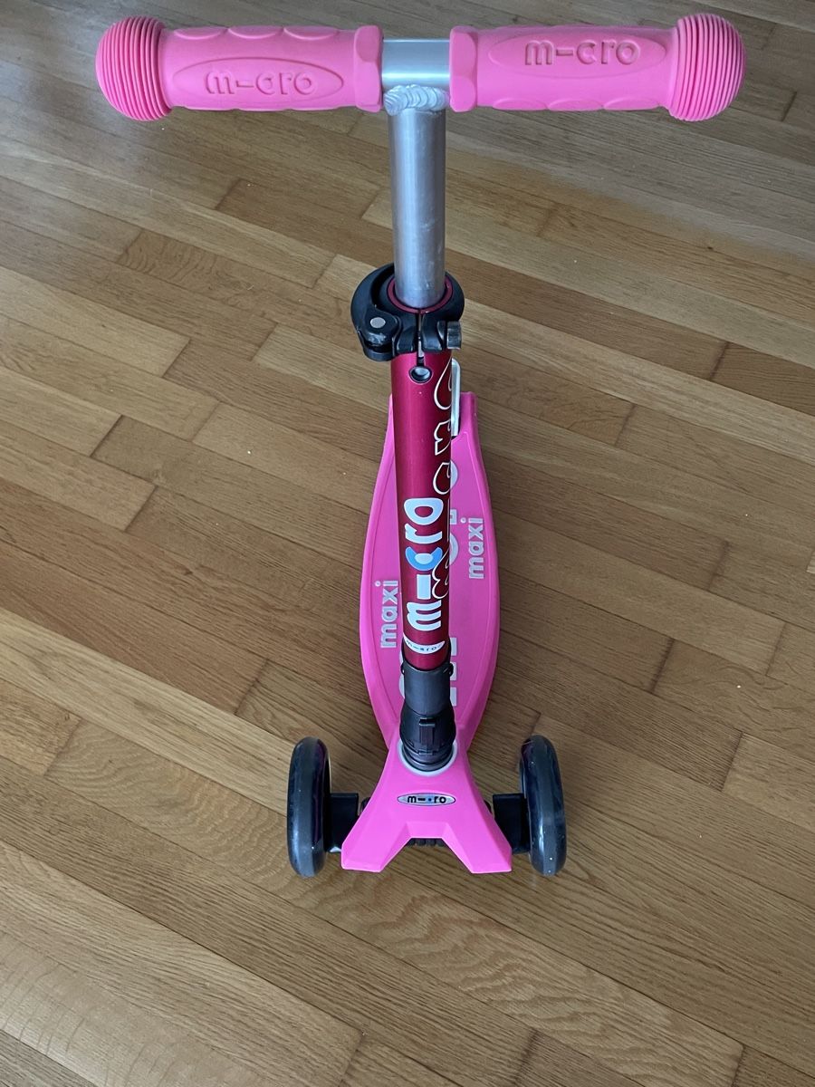 Micro Kickboard: Micro Maxi Deluxe Foldable LED – Usato da Zug venduto da Batusai