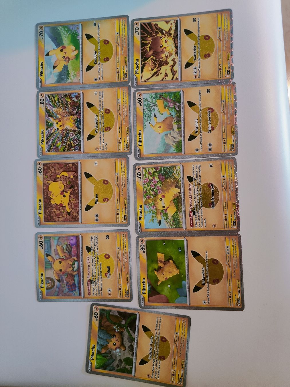Pokémon Carte collezionabili: Pokemon 30th Celebration Pikachus – Nuovo (secondo la descrizione) da Adliswil venduto da kgl_r8pq