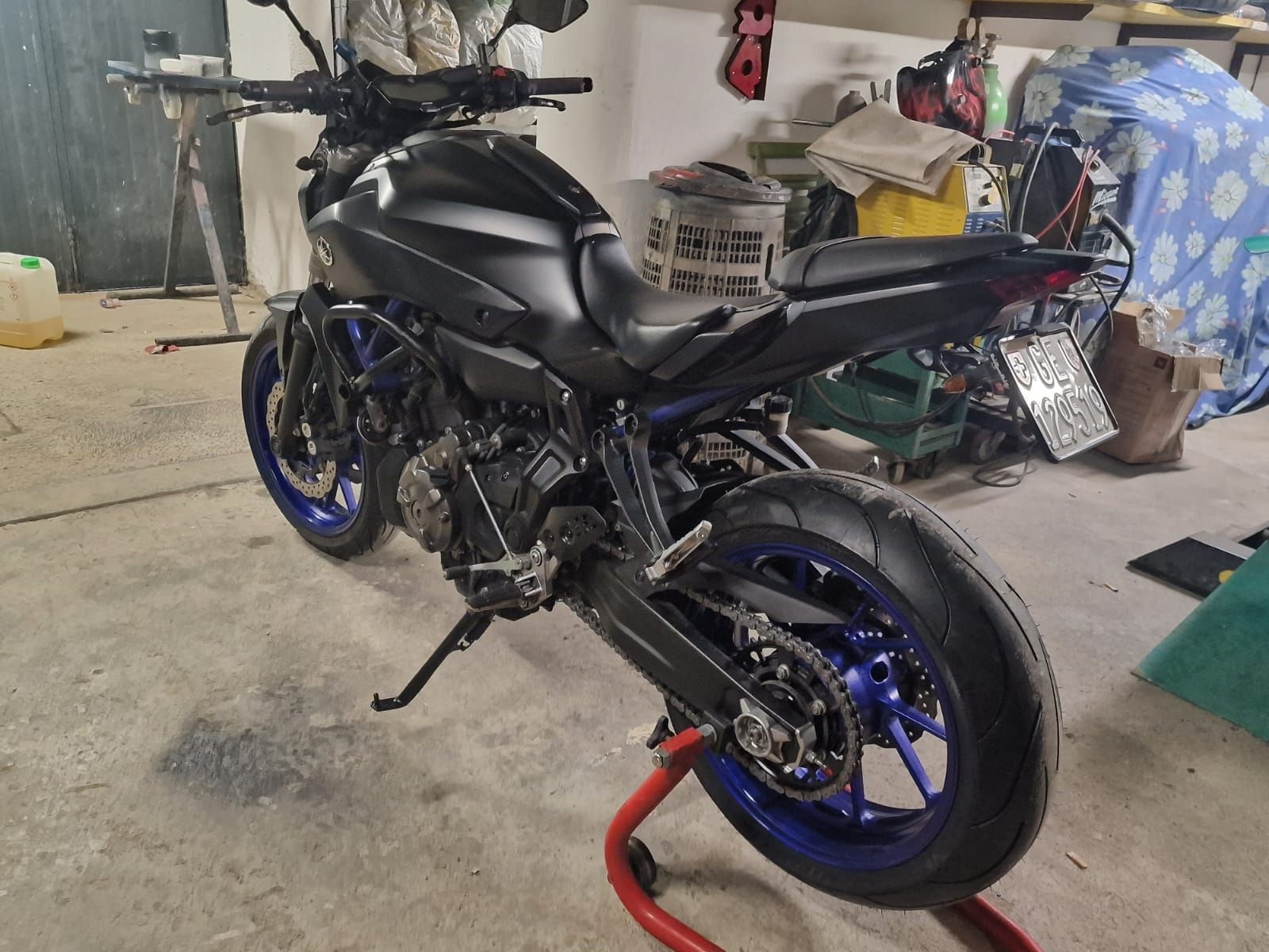 Yamaha Strada: Yamaha MT-07 noire 35kW – Usato da Bulle venduto da sca_hyy7 2
