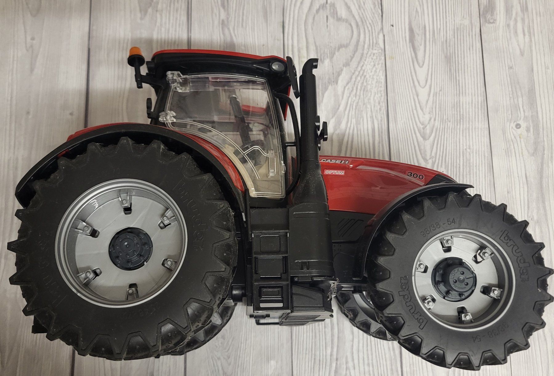 Case IH Trattori: Bruder Case Traktor 300 – Nuovo (secondo la descrizione) da Gettnau venduto da Federwind