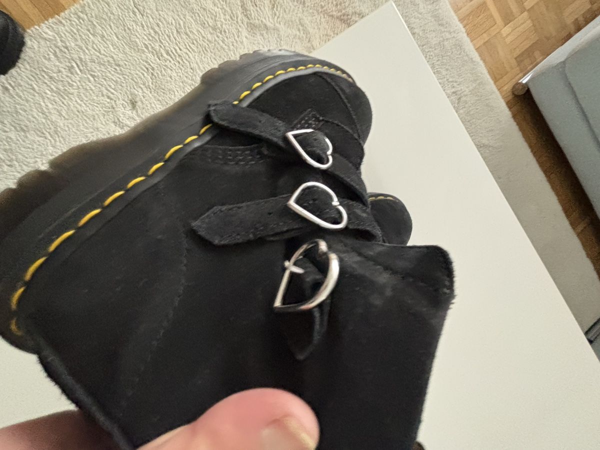 Dr. Martens Damenschuhe: Dr Martens taille 43 dain – Neu (gemäss Beschreibung) aus Brügg BE von rah_mqh8 7
